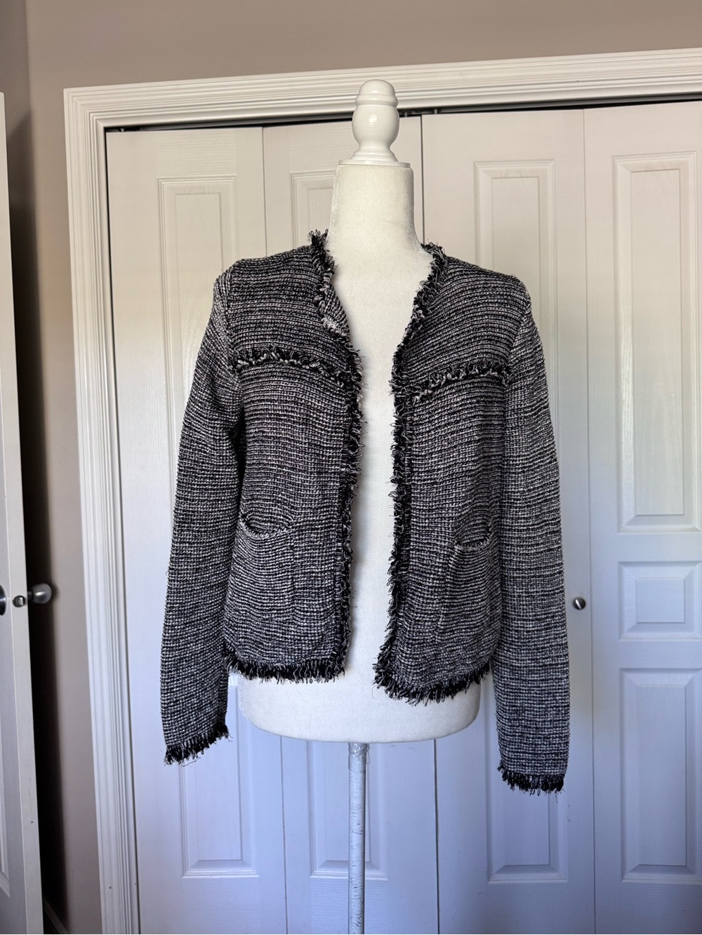 Chico's Black and White Fringe Open Front Jacket / Sweater Blazer size 0